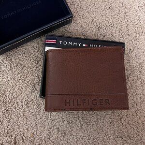 tommy hilfiger leather wallet